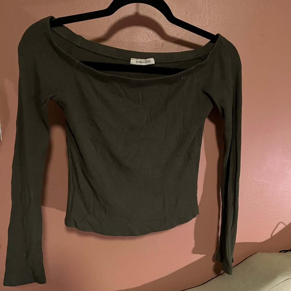 Completely off the shoulder crop